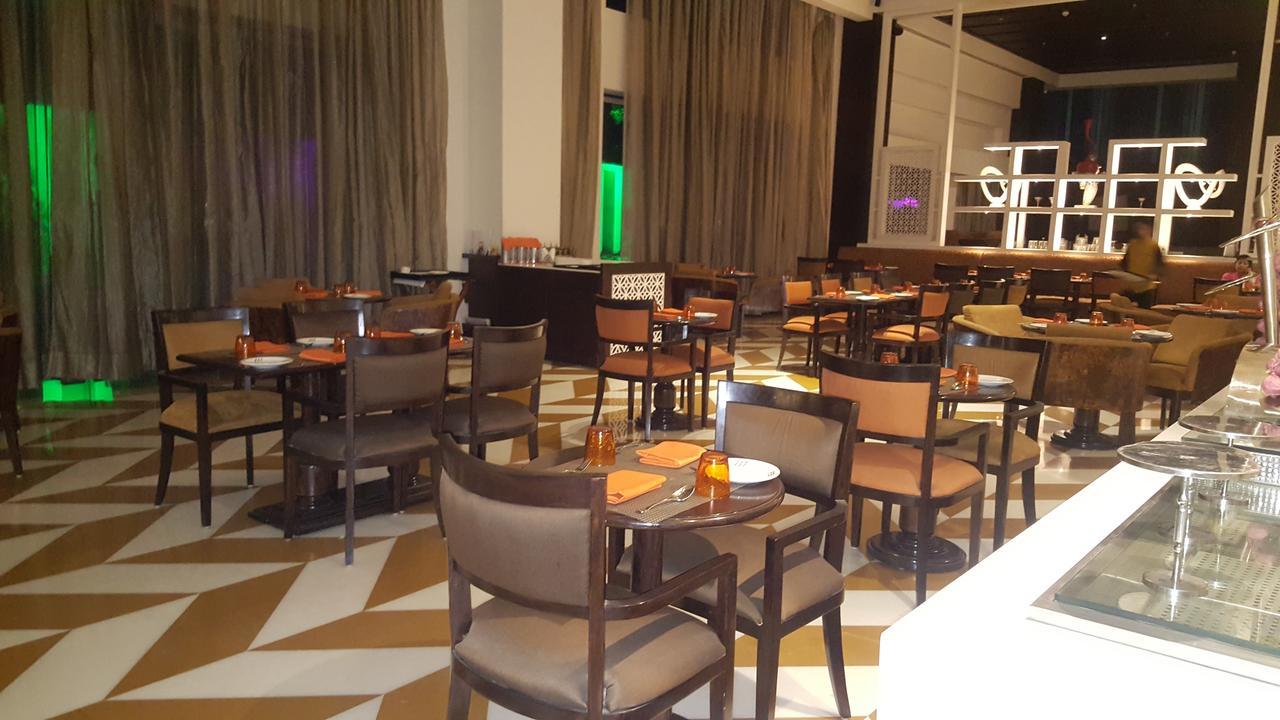 Golden Galaxy Hotels & Resorts Faridabad Exterior foto