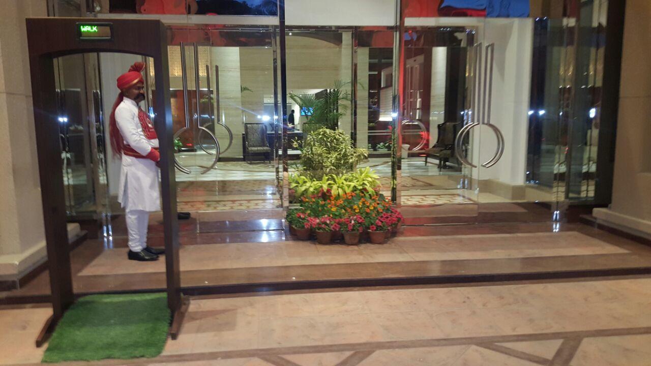 Golden Galaxy Hotels & Resorts Faridabad Exterior foto